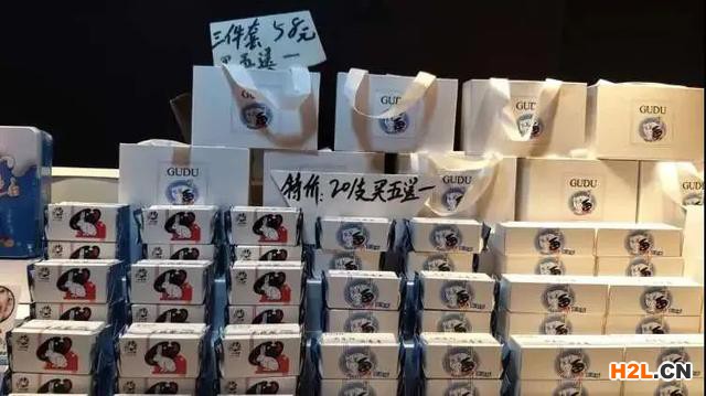 “大白兔”還是“人白免”？小心買到山寨版大白兔唇膏！